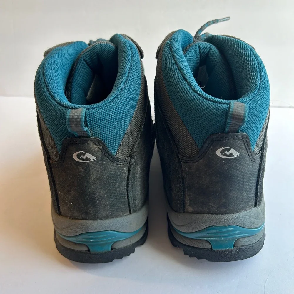 Clorts hiking boots